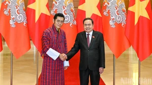 Chủ tịch Quốc hội Trần Thanh Mẫn và Quốc vương Bhutan Jigme Khesar Namgyel Wangchuck.