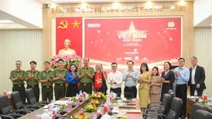 Lễ công bố hoạt động đi bộ toàn quốc "Cùng Việt Nam tiến bước". (Ảnh: THẾ ĐẠI)