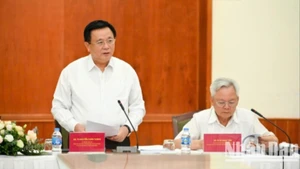 Giáo sư, Tiến sĩ Nguyễn Xuân Thắng, Ủy viên Bộ Chính trị, Giám đốc Học viện Chính trị quốc gia Hồ Chí Minh, Chủ tịch Hội đồng Lý luận Trung ương phát biểu khai mạc và đề dẫn hội thảo. (Ảnh: THẾ ĐẠI)