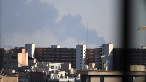 Khói bốc lên sau cuộc tấn công của Israel tại Tehran, Iran, ngày 17/6/2025. (Ảnh: THX/TTXVN)