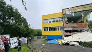 Một nhà trẻ bị hư hại sau trận động đất ở Petropavlovsk-Kamchatka, Nga, ngày 30/7/2025. (Ảnh: THX/TTXVN)