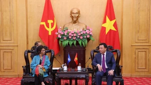 Đồng chí Nguyễn Xuân Thắng, Ủy viên Bộ Chính trị, Giám đốc Học viện Chính trị quốc gia Hồ Chí Minh, Chủ tịch Hội đồng Lý luận Trung ương tiếp bà Kanni Wignaraja, Trợ lý Tổng Thư ký Liên Hợp quốc, Trợ lý Tổng Giám đốc UNDP và Giám đốc Văn phòng UNDP khu vực châu Á-Thái Bình Dương.