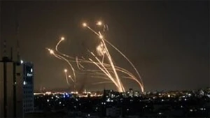 Ảnh minh họa: Hệ thống phòng không Israel đánh chặn tên lửa phóng từ Yemen. (Ảnh: IRNA/TTXVN)