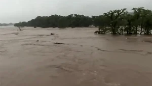 Mưa lớn tại hạt Kerr và các khu vực khác ở bang Texas đã gây ra lũ lụt nghiêm trọng và thiệt hại về người. (Nguồn: Facebook của thành phố Kerrville)
