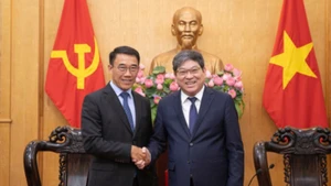 Đồng chí Bounleua Phandanouvong, quyền Trưởng ban Đối ngoại Trung ương Đảng Nhân dân Cách mạng Lào và đồng chí Nguyễn Duy Bắc, Phó Giám đốc Thường trực Học viện Chính trị quốc gia Hồ Chí Minh. 