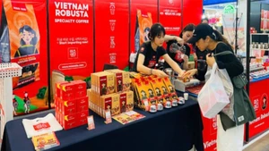 MISS EDE giới thiệu sản phẩm cà-phê rang xay hoàn chỉnh mang tên MISS EDE Vietnam Robusta tại Triển lãm Busan Coffee Show 2025 lần thứ 15.