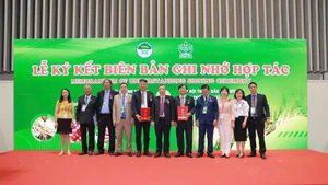 Ký kết hợp tác trong nghiên cứu, phát triển và thương mại hóa giống cây trồng, vật tư nông nghiệp giữa Việt Nam-Trung Quốc.