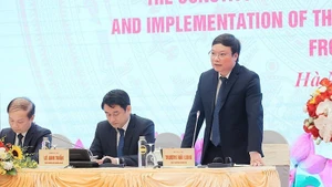 Thứ trưởng Nội vụ Trương Hải Long phát biểu tại họp báo quốc tế, ngày 17/6/2025. (Ảnh: TTXVN)