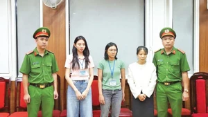Bị can Nguyễn Thúc Thùy Tiên và các đồng phạm bị Bộ Công an khởi tố về tội "Lừa dối khách hàng" và "Sản xuất hàng giả là thực phẩm". (Ảnh Bộ Công an)