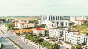 Hạ tầng giao thông được đầu tư xây dựng đồng bộ tại thị trấn Thường Tín, huyện Thường Tín. (Ảnh ĐỖ MINH)