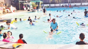 Những vùng nông thôn cần đầu tư hồ bơi để dạy trẻ em kỹ năng phòng chống đuối nước và học bơi.