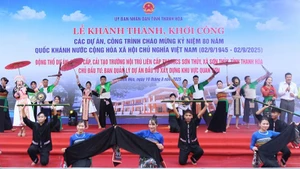 Tiết mục văn nghệ chào mừng khởi công dự án trường học ở xã biên giới tỉnh Thanh Hóa.