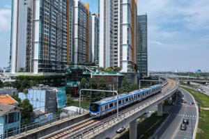 Tuyến Metro số 1 Bến Thành-Suối Tiên hiện khai thác vận hành cao hơn công suất. (Ảnh: THẾ ANH)