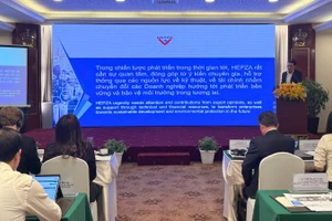 Hội thảo về “Thúc đẩy mô hình Khu công nghiệp sinh thái-Hướng tới phát triển kinh tế tuần hoàn và giảm phát thải carbon cho Thành phố Hồ Chí Minh”. (Ảnh: VÕ LÊ)