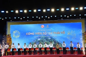 Thành phố Hồ Chí Minh khánh thành Công viên số 1 Lý Thái Tổ. Nơi đây không chỉ là không gian dành tưởng niệm các nạn nhân Covid-19, mà còn mở ra một khoảng xanh nhân văn giữa lòng đô thị. (Ảnh: VÕ LÊ)