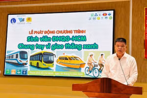 Sở Xây dựng Thành phố Hồ Chí Minh phát động Chương trình “Sinh viên Đại học Quốc gia Thành phố Hồ Chí Minh-Chung tay vì giao thông xanh”. (Ảnh: VÕ LÊ)
