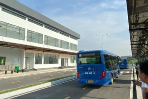 Bến xe buýt Lê Minh Xuân xây dựng mới, đưa vào khai thác có thể triển khai lắp đặt trụ sạc điện phục vụ cho xe buýt điện vận hành (Ảnh: QUÝ HIỀN)