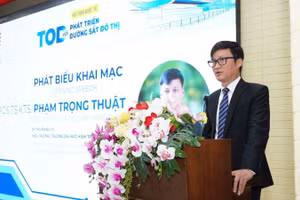 Hiệu trưởng Trường đại học Kiến trúc Thành phố Hồ Chí Minh Phạm Trọng Thuật nhìn nhận: Phát triển đô thị gắn với giao thông công cộng trở thành một chiến lược phát triển, đặc biệt với siêu đô thị Thành phố Hồ Chí Minh. (Ảnh: QUÝ HIỀN)