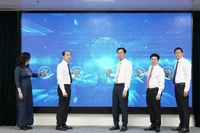 Các đại biểu thực hiện nghi thức phát động cuộc thi. (Ảnh VSS)
