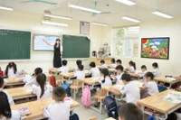 Giờ học của cô giáo và học sinh Trường tiểu học Vạn Bảo, Hà Nội. (Ảnh THẾ ĐẠI)