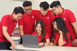 Sinh viên Trường Quản trị và Kinh doanh-Đại học Quốc gia Hà Nội.