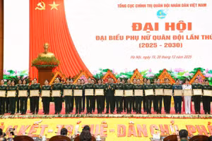 Vinh danh các cá nhân có thành tích xuất sắc trong tổ chức, triển khai công tác phụ nữ và phong trào phụ nữ giai đoạn 2021-2025.