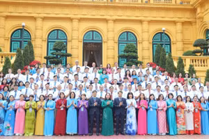 Phó Chủ tịch nước Võ Thị Ánh Xuân gặp mặt Đoàn đại biểu Chủ tịch công đoàn cơ sở xuất sắc, tiêu biểu trong công tác đối thoại và thương lượng tập thể.