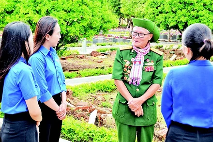 Tham dự lễ Tri ân là dịp để thế hệ trẻ hiểu hơn về sự hy sinh của thế hệ cha anh.