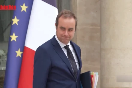 [Video] Tổng thống Pháp E. Macron bổ nhiệm Thủ tướng 39 tuổi 