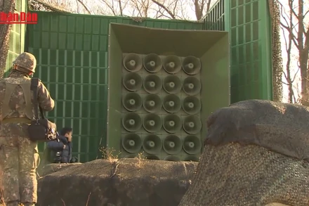 [Video] Hàn Quốc dỡ bỏ loa phóng thanh chống Triều Tiên tại khu vực biên giới