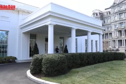 [Video] Tổng thống Mỹ Donald Trump dọa trừng phạt kinh tế Nga và Ấn Độ