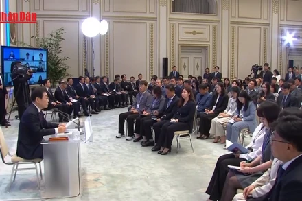 [Video] Tổng thống Hàn Quốc yêu cầu báo chí chịu trách nhiệm nếu đưa tin sai lệch