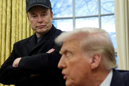 [Video] Tỷ phú Musk mất 150 tỉ USD sau tranh cãi với tổng thống Trump