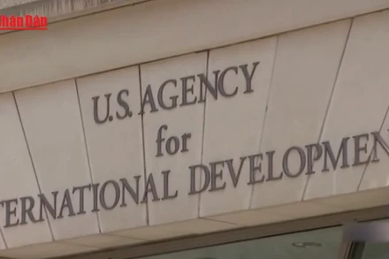 [Video] Tổng thống Mỹ Donald Trump tiếp tục chặn hàng tỷ USD viện trợ nước ngoài 