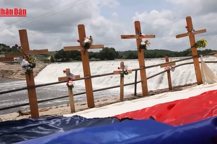 [Video] Mưa lớn cản trở nỗ lực cứu hộ sau lũ quét ở Texas, số người thiệt mạng tăng lên 131