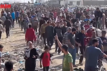 [Video] Người dân Dải Gaza đối mặt tử thần để có thức ăn