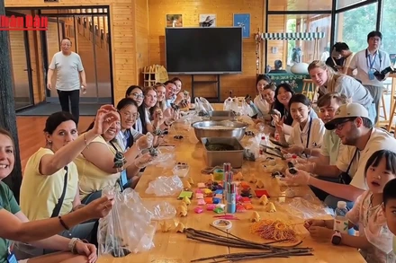 [Video] Mỹ nâng hạn mức cấp thị thực cao kỷ lục cho du học sinh Trung Quốc 