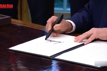 [Video] Tổng thống Donald Trump ký sắc lệnh cho phép TikTok tiếp tục hoạt động tại Mỹ 