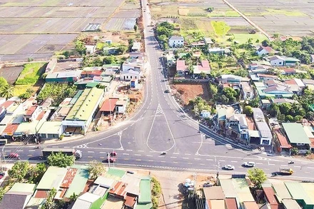 Đường Hồ Chí Minh đoạn tránh phía đông thành phố Buôn Ma Thuột đoạn nối với Quốc lộ 14 qua xã Hòa Phú, tỉnh Đắk Lắk.