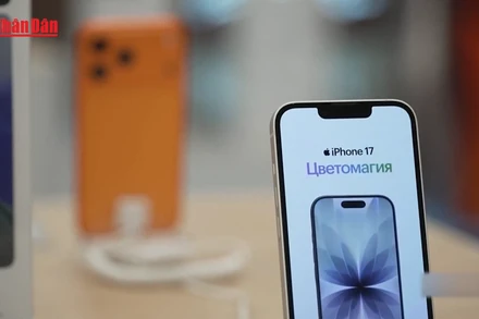 [Video] Bất chấp các lệnh trừng phạt, doanh số iPhone 17 tại Nga tăng cao 