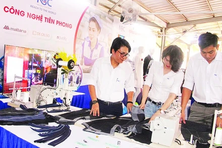 Doanh nghiệp ngành dệt may Thành phố Hồ Chí Minh tích cực đổi mới công nghệ để nâng cao năng lực cạnh tranh trên thị trường xuất khẩu toàn cầu.