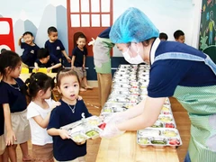 Hoạt động bán trú của học sinh tiểu học tại phường Nam Định.