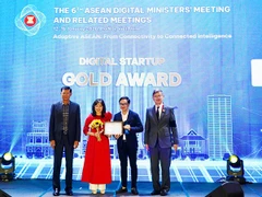 Đại diện MedCAT nhận giải Vàng Giải thưởng Số ASEAN 2026. Ảnh: THỦY LINH
