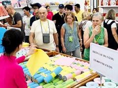 Trong 11 tháng năm nay, Việt Nam đã đón hơn 19,1 triệu lượt khách quốc tế. Ảnh: NAM NGUYỄN