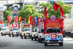 Diễu hành xe tuyên truyền trên nhiều tuyến phố tại Hải Phòng.