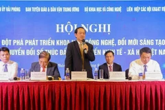 Đồng chí Huỳnh Thành Đạt, Ủy viên Trung ương Đảng, Phó Trưởng Ban Tuyên giáo và Dân vận Trung ương phát biểu tại Hội nghị.