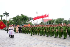 Lực lượng tham gia Lễ ra quân.
