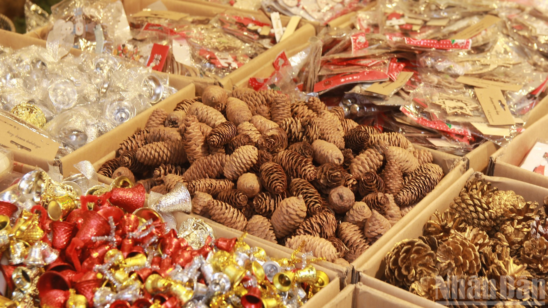 Đa dạng các mặt hàng phục vụ giáng sinh. ndo_br_4-4.png