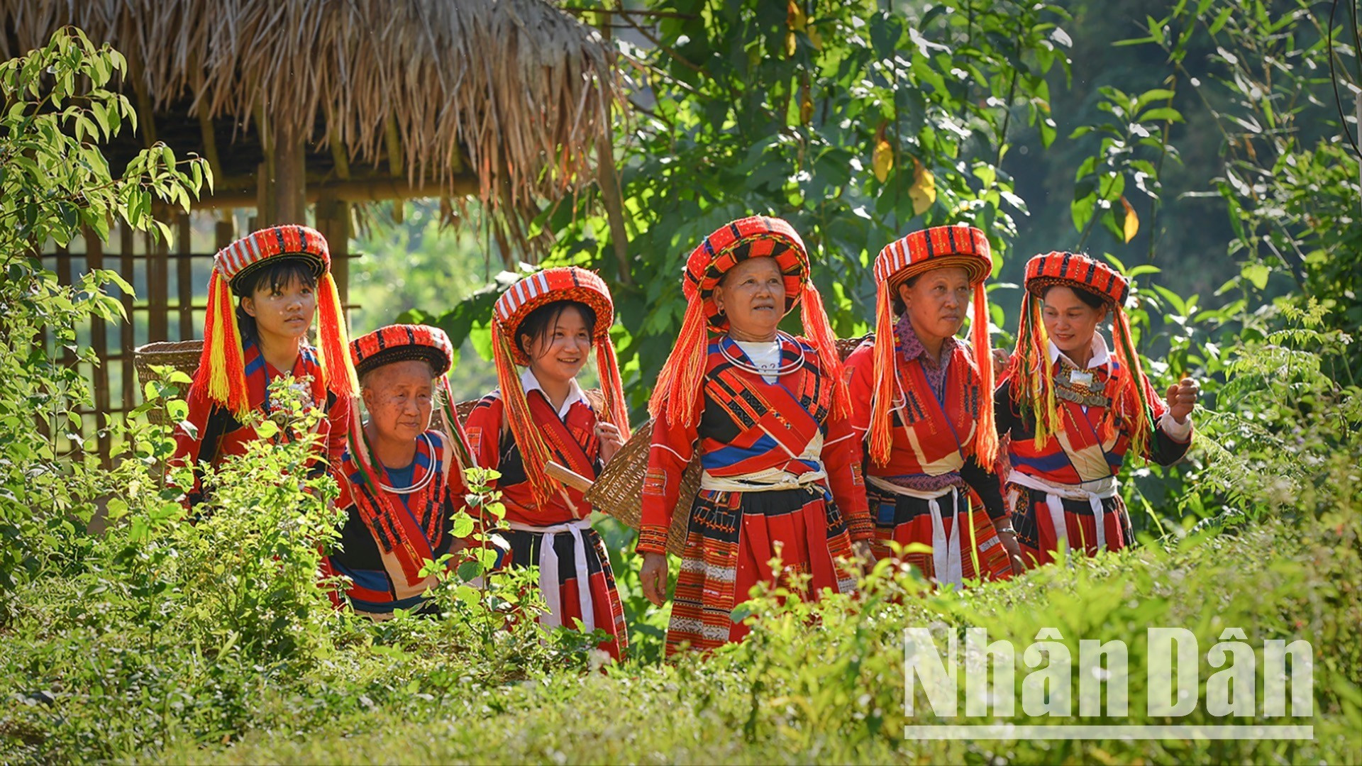 Trang phục truyền thống của phụ nữ Pà Thẻn ở huyện Lâm Bình, tỉnh Tuyên Quang. (Ảnh: VŨ LINH)