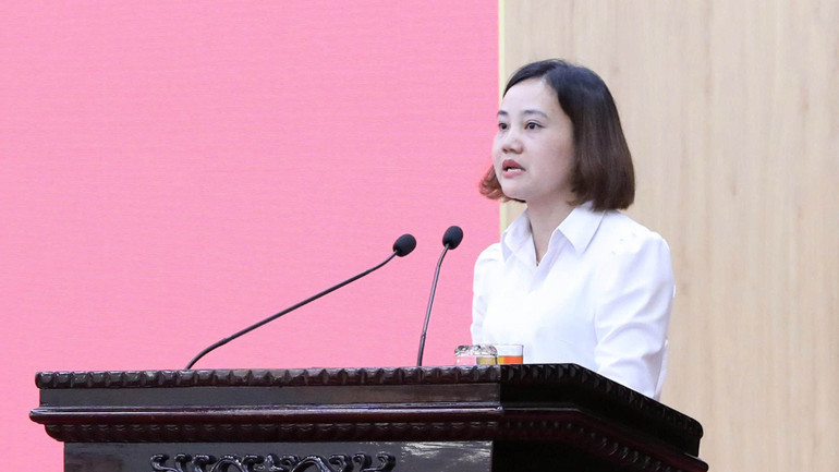 Đại diện cử tri nêu ý kiến, kiến nghị tại buổi tiếp xúc cử tri. 3.jpg